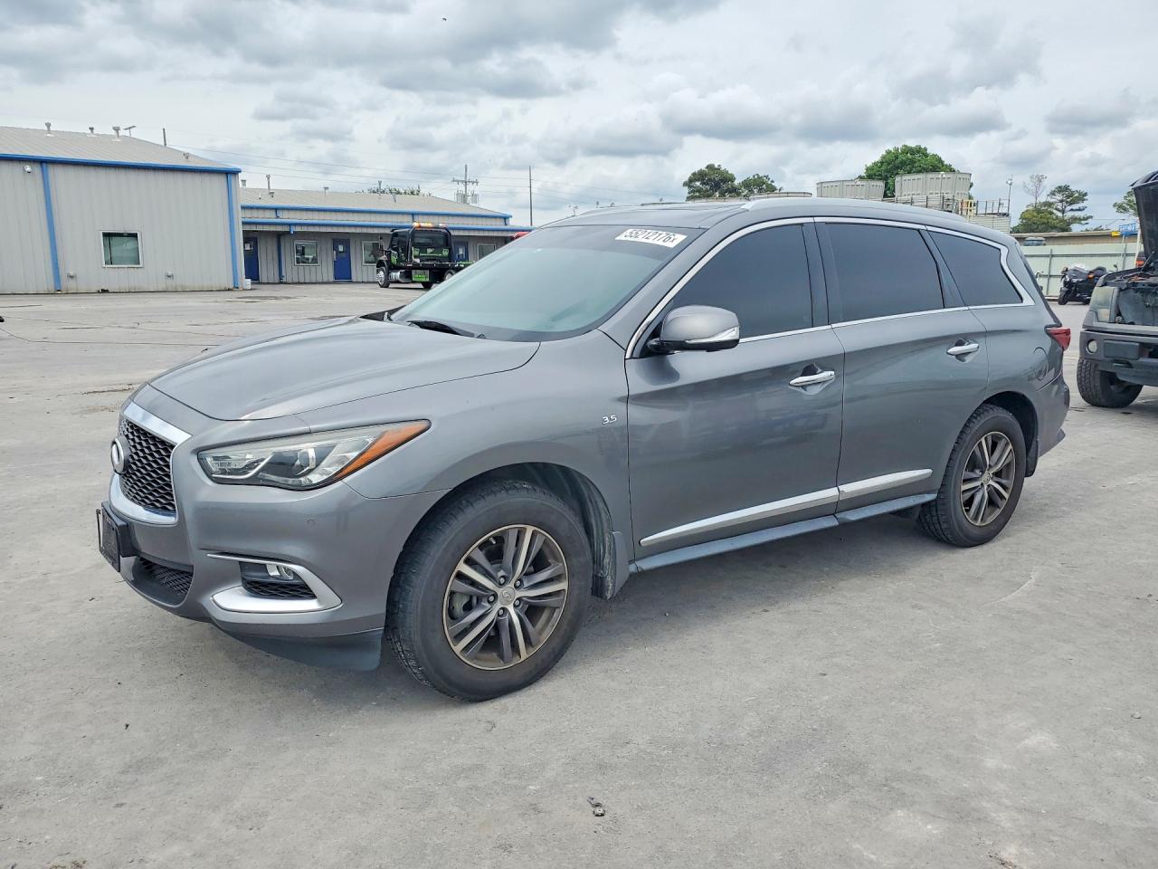 Salvage INFINITI Qx Image