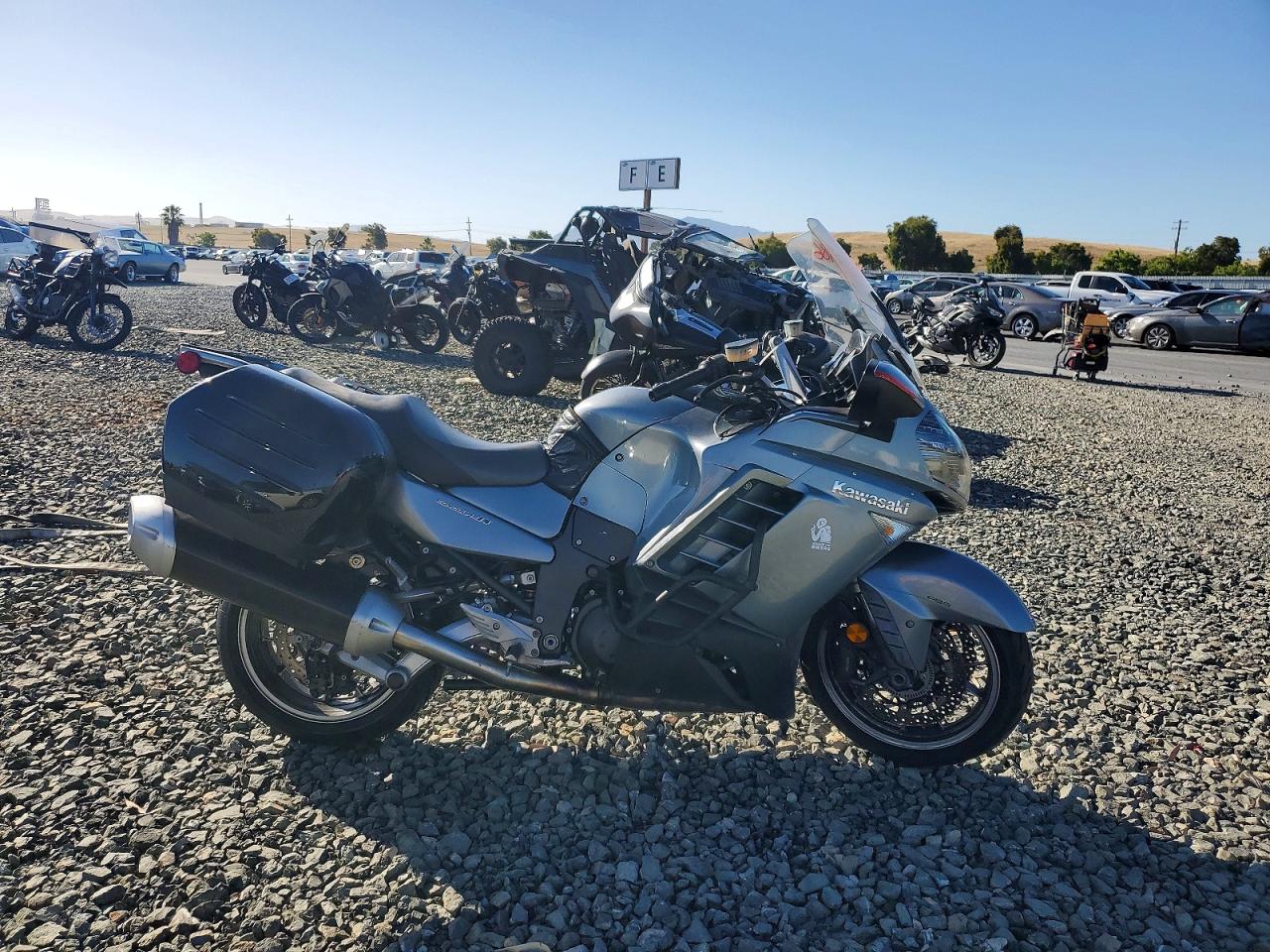 Salvage Kawasaki Zg Concour Image