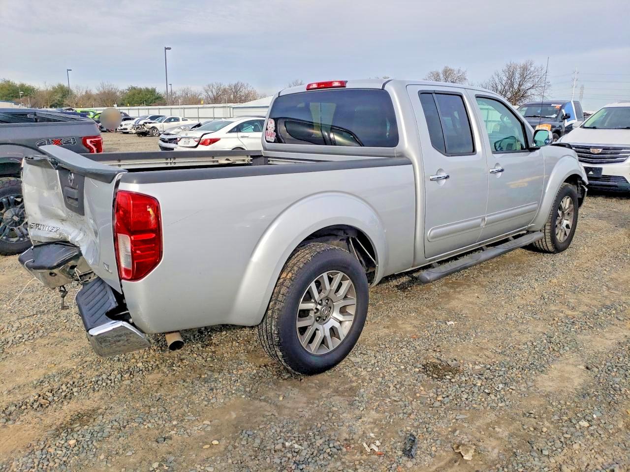 Nissan Frontier Sv