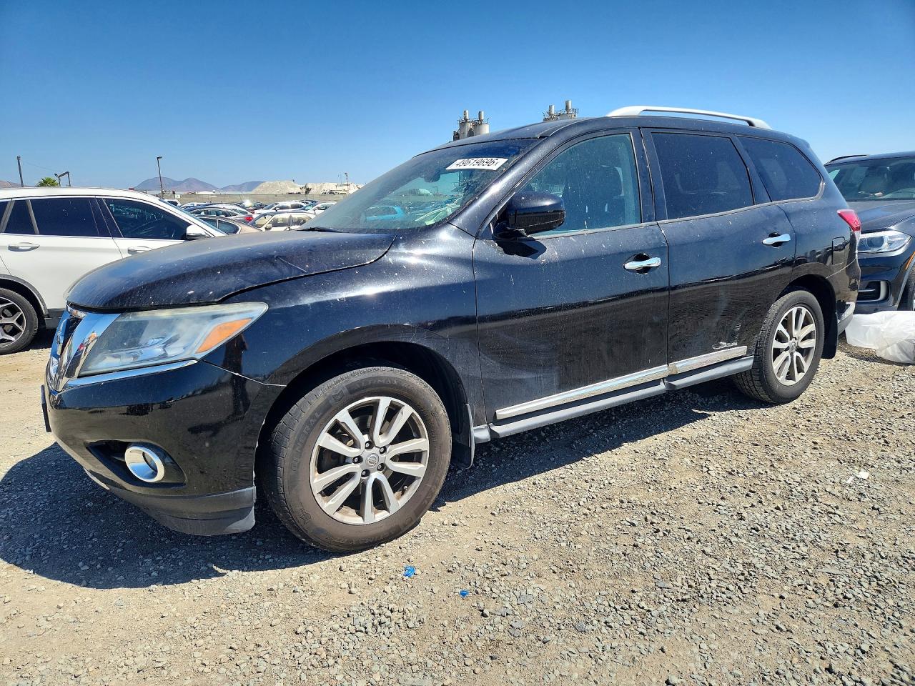 Salvage Nissan Pathfinder Image