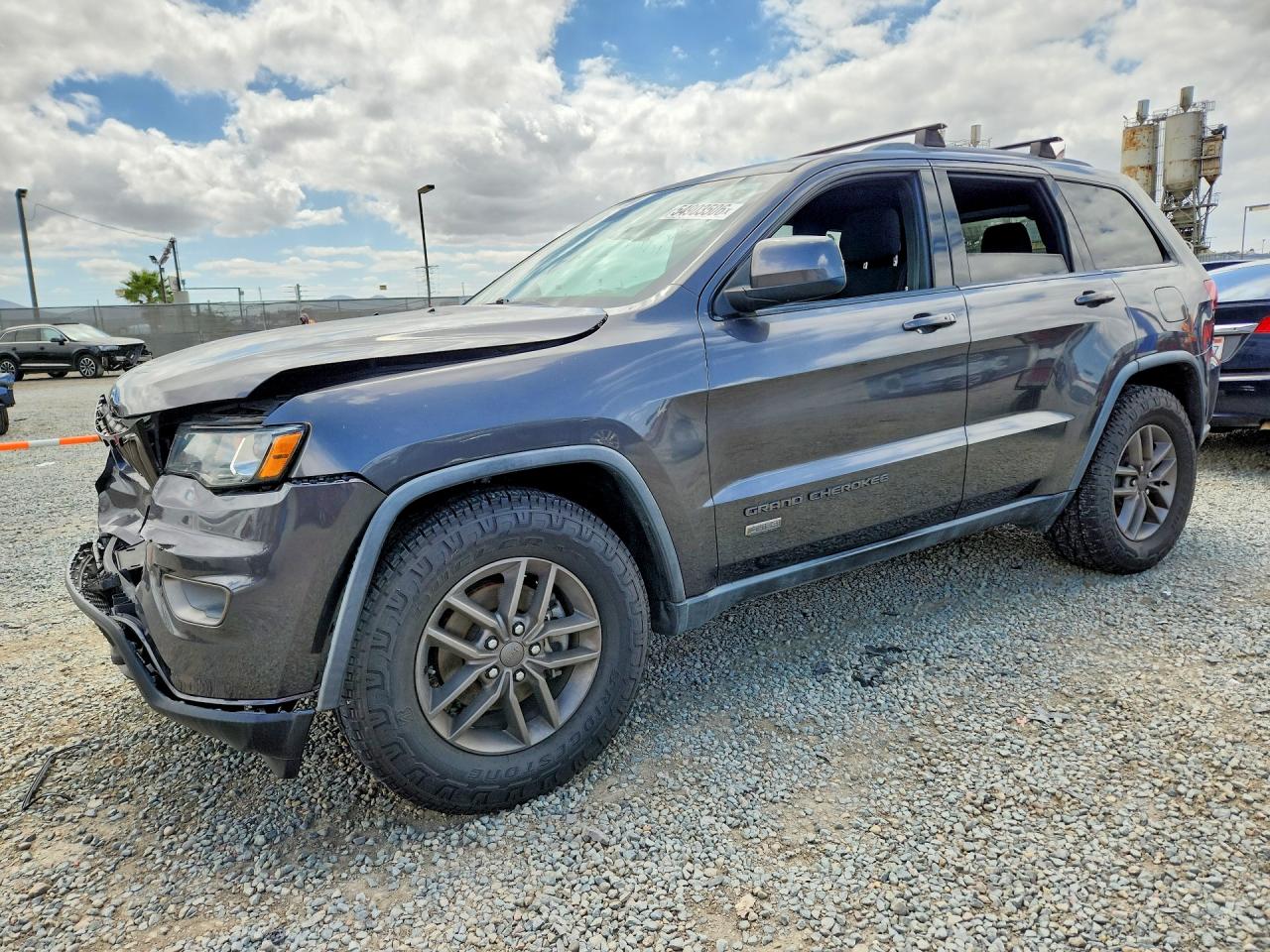 Salvage Jeep Cherokee Image