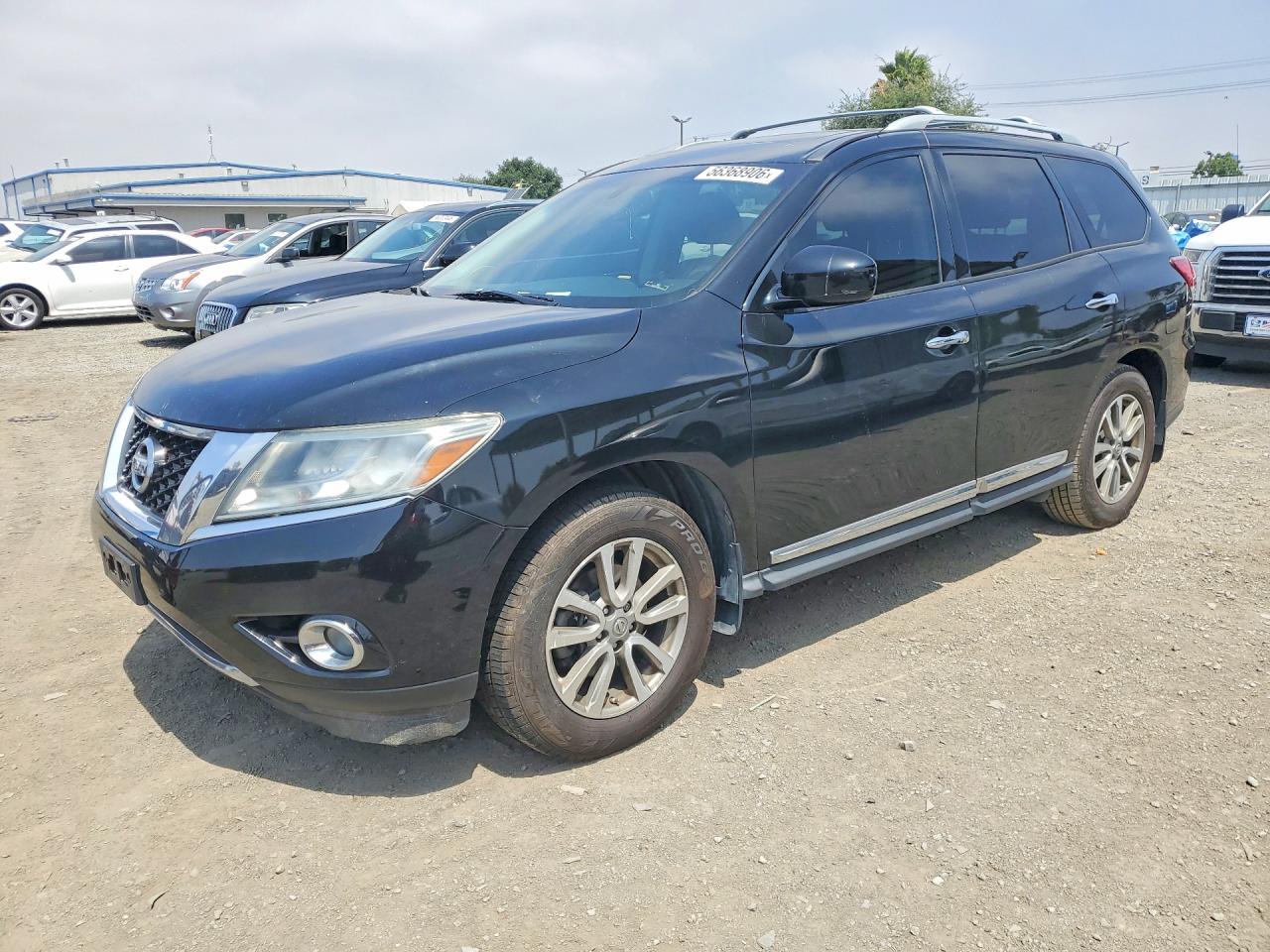 Salvage Nissan Pathfinder Image