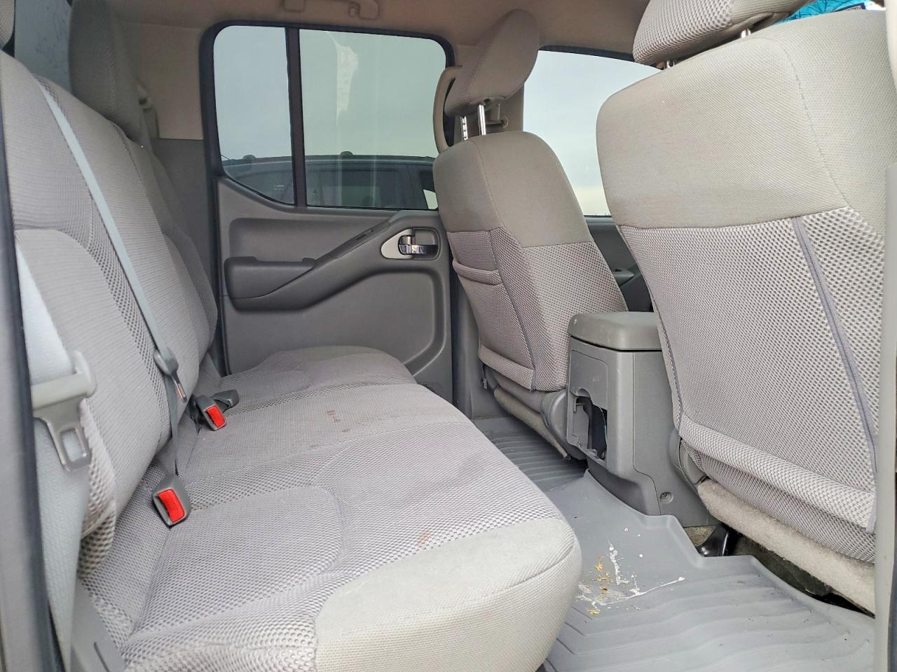 Nissan Frontier S