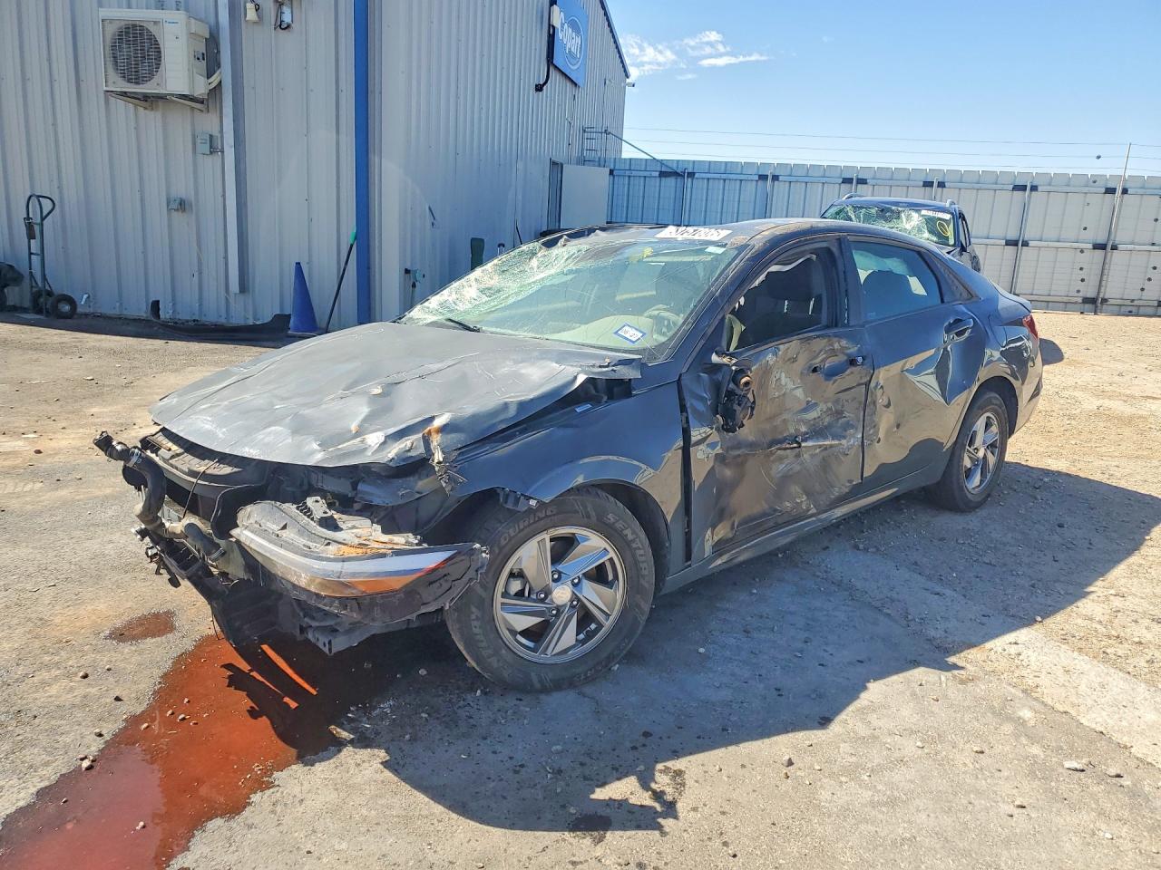 Salvage Hyundai ELANTRA Image