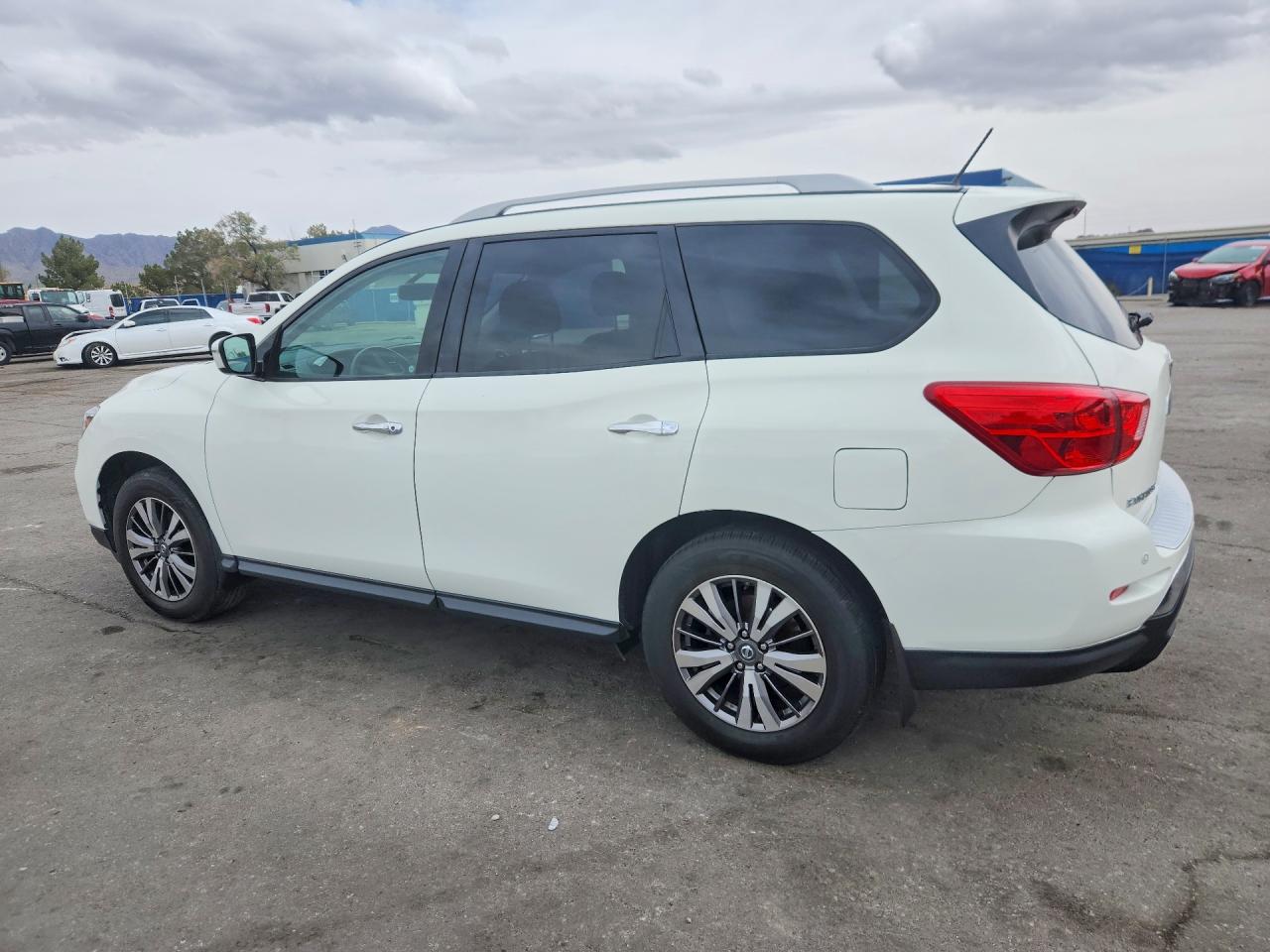 Nissan Pathfinder Sv