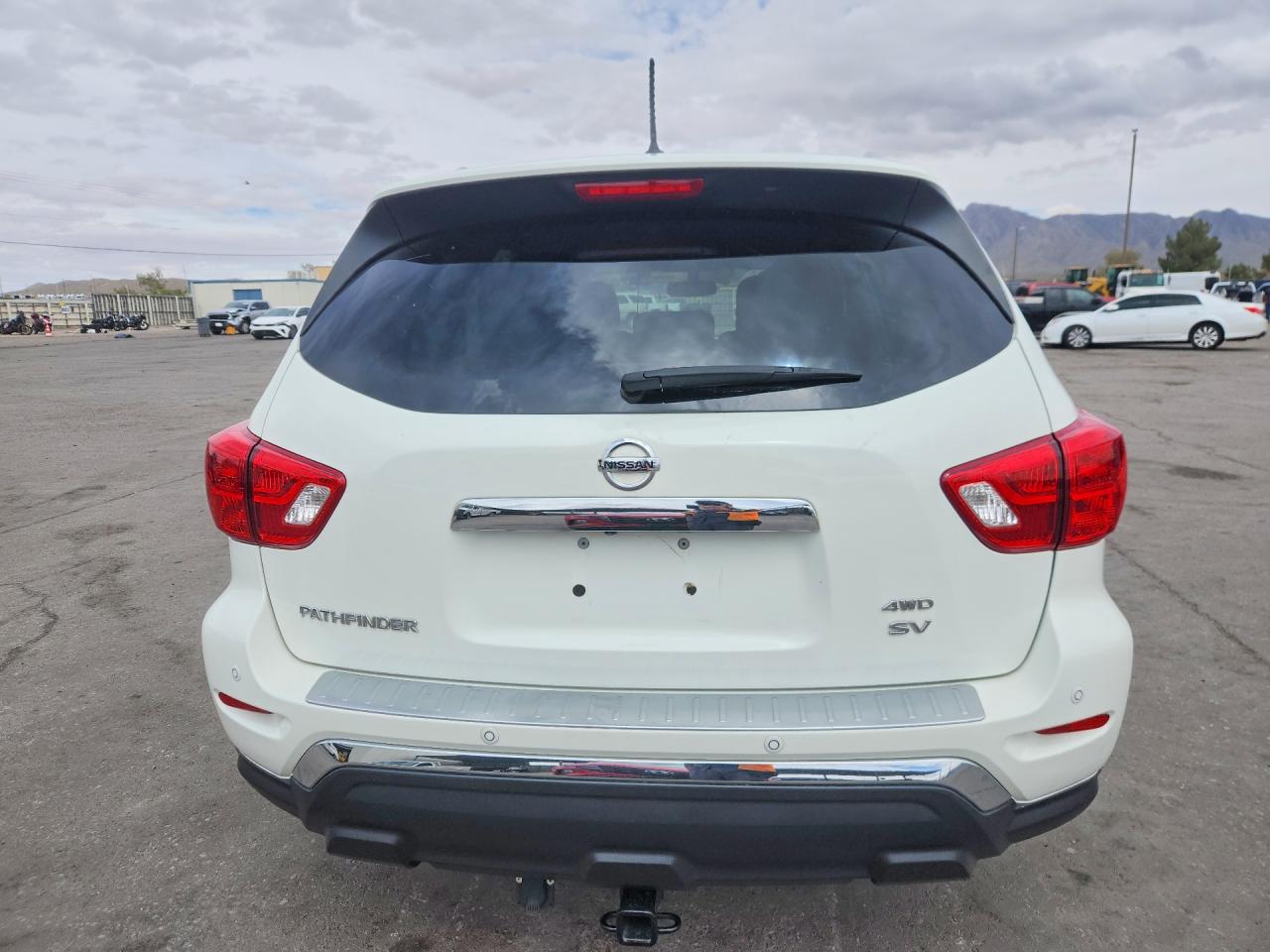 Nissan Pathfinder Sv