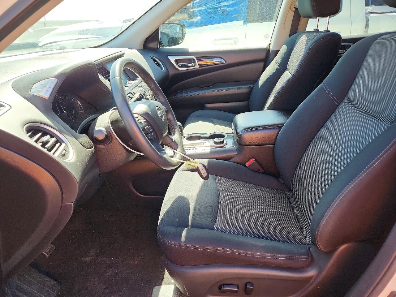 Nissan Pathfinder Sv