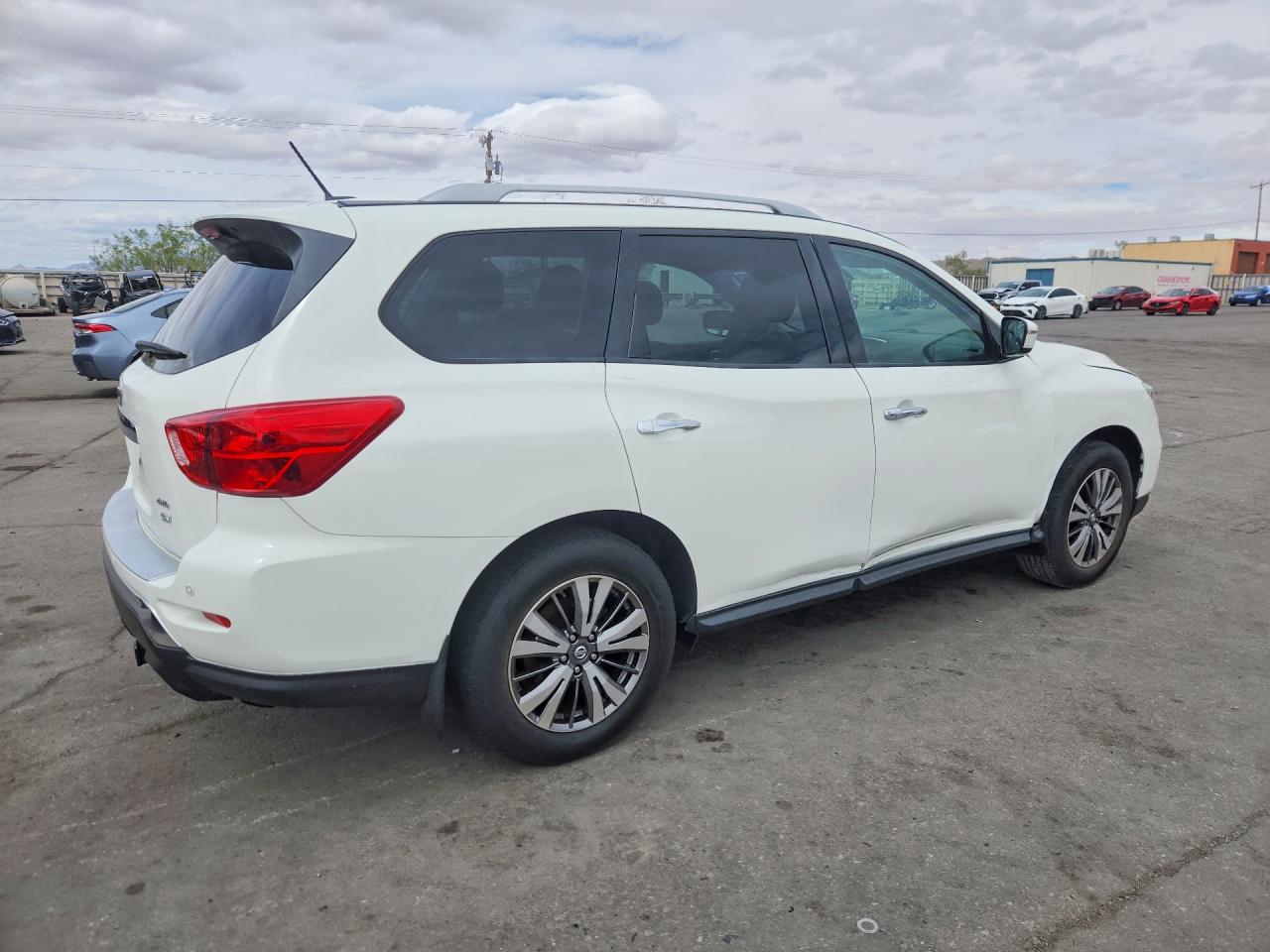 Nissan Pathfinder Sv