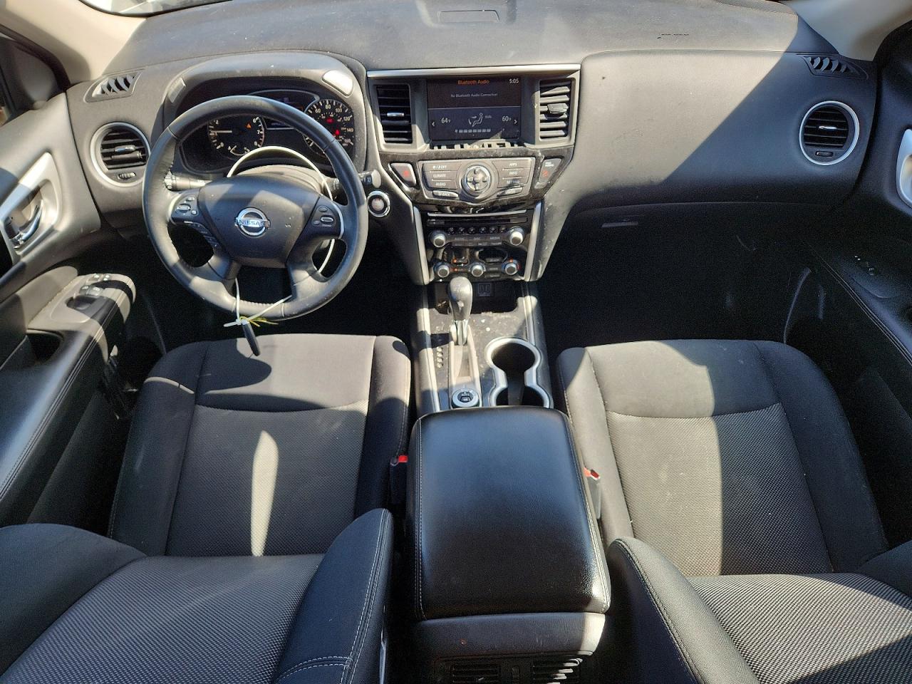 Nissan Pathfinder Sv