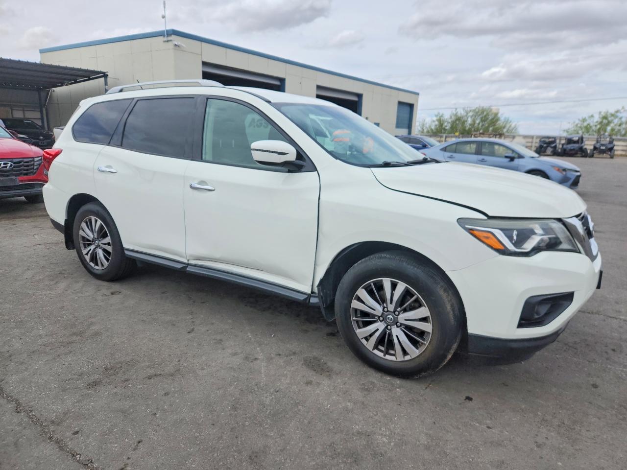 Nissan Pathfinder Sv