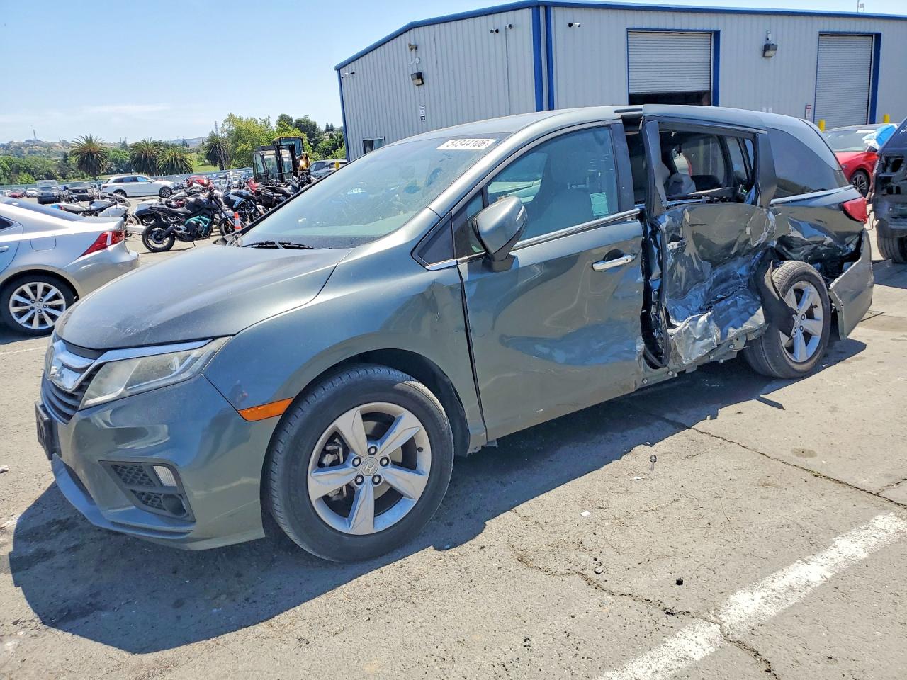 Salvage Honda Odyssey Image