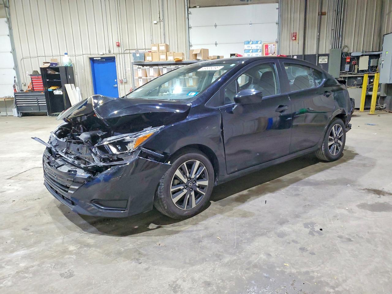 Salvage Nissan Versa Image