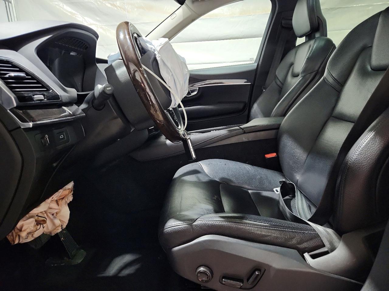 Volvo XC90 T6
