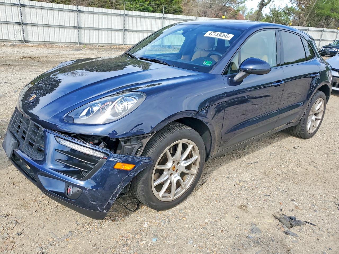 Salvage Porsche Macan Image
