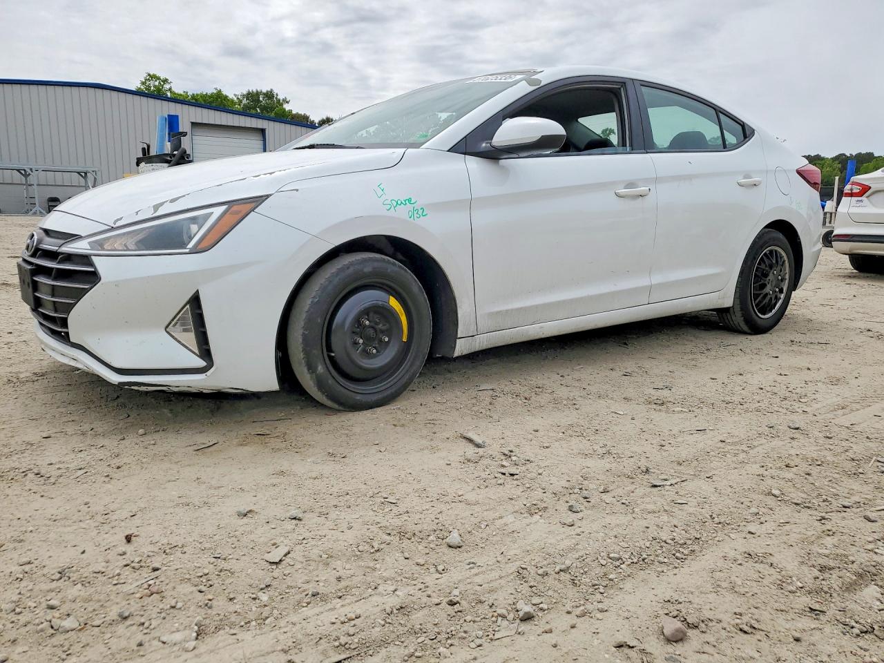 Salvage Hyundai ELANTRA Image