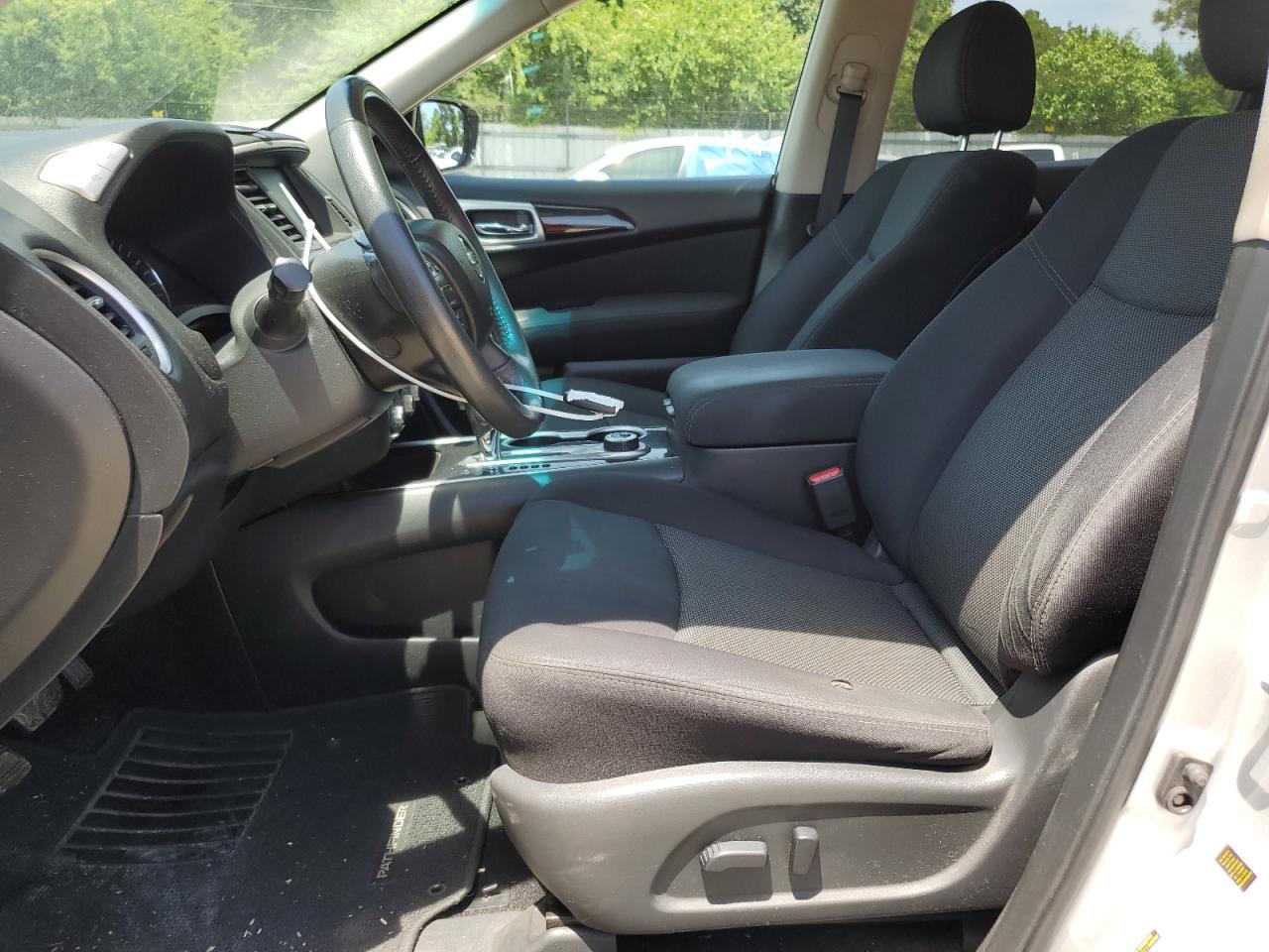 Nissan Pathfinder S