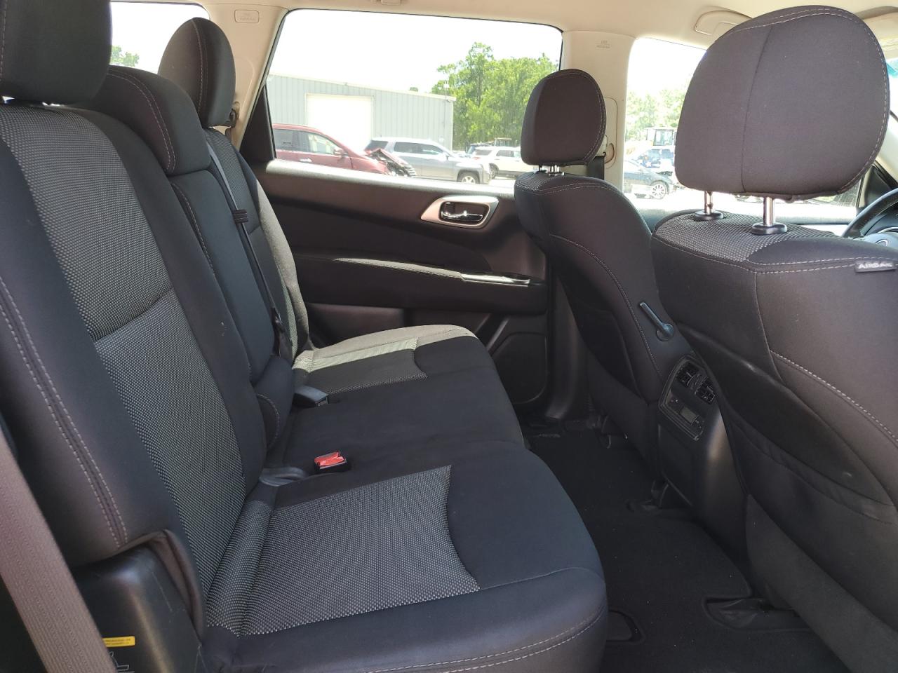 Nissan Pathfinder S