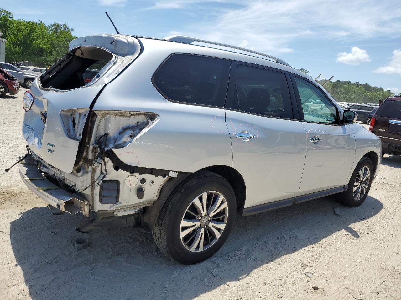 Nissan Pathfinder S