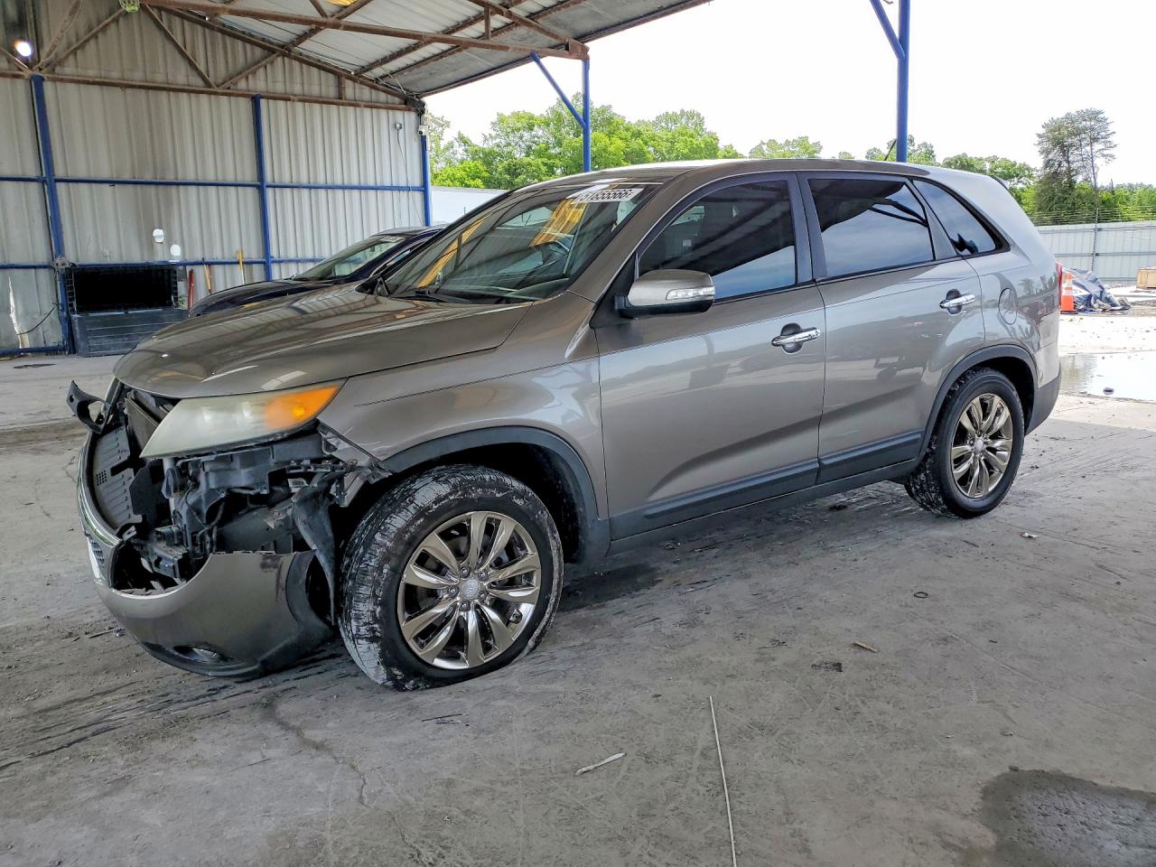 Salvage Kia Sorento Image