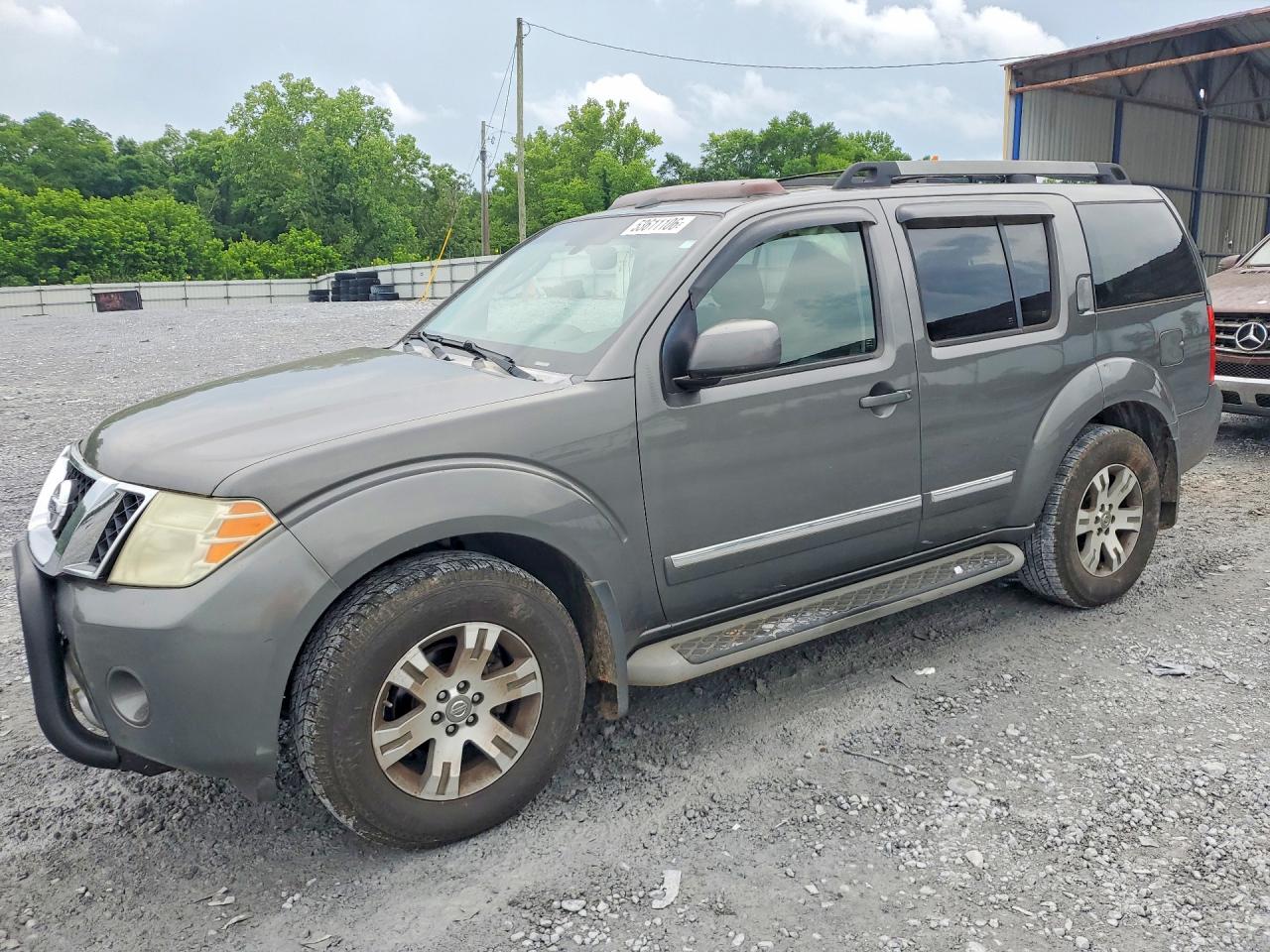 Salvage Nissan Pathfinder Image