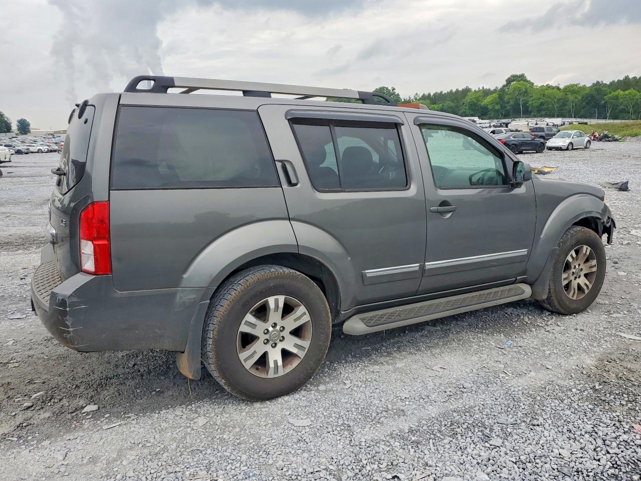 Nissan Pathfinder S