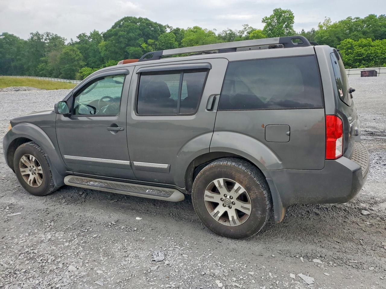 Nissan Pathfinder S