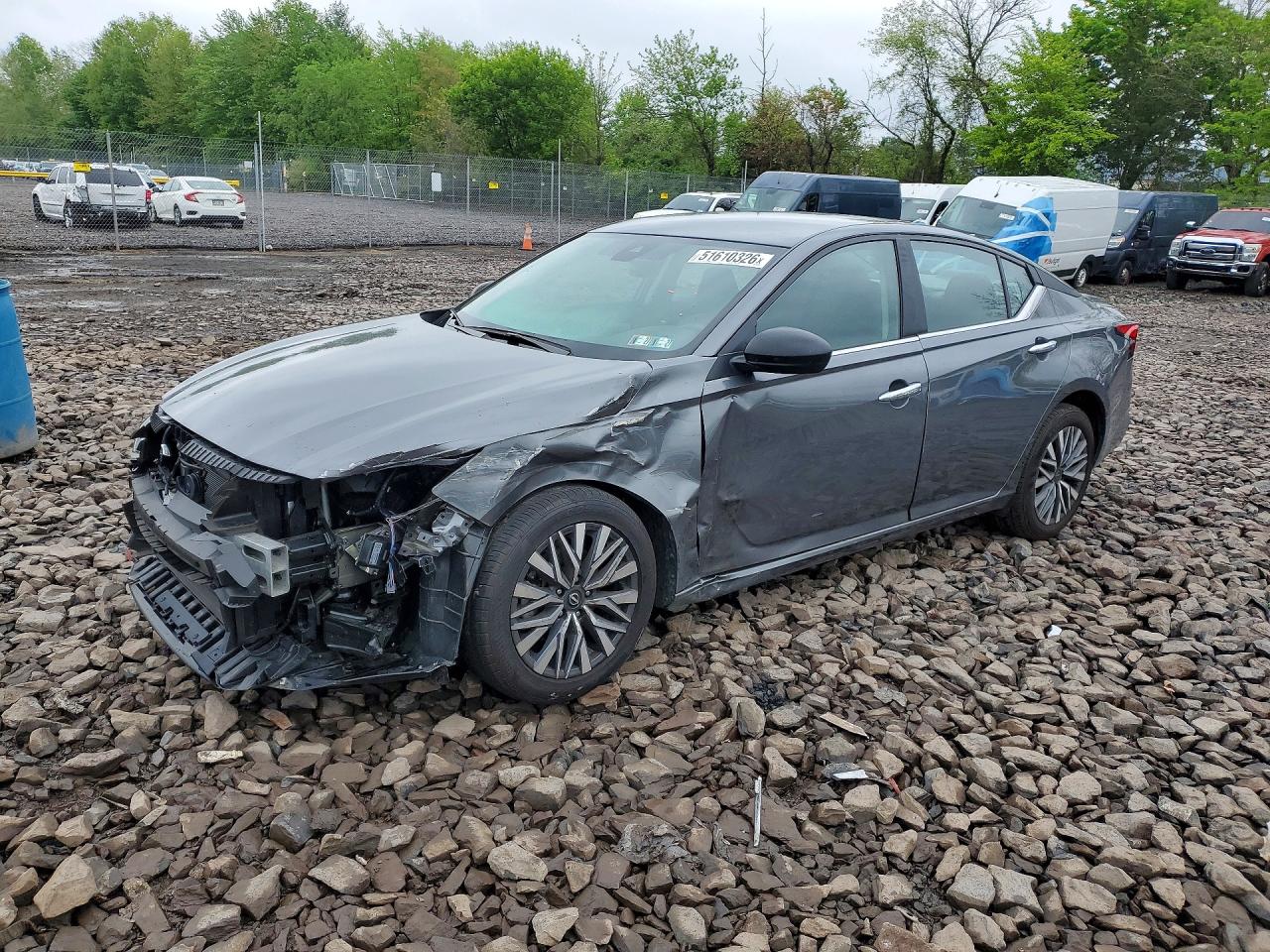 Salvage Nissan Altima Image