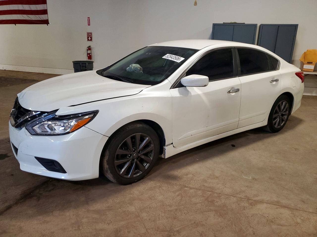 Salvage Nissan Altima Image