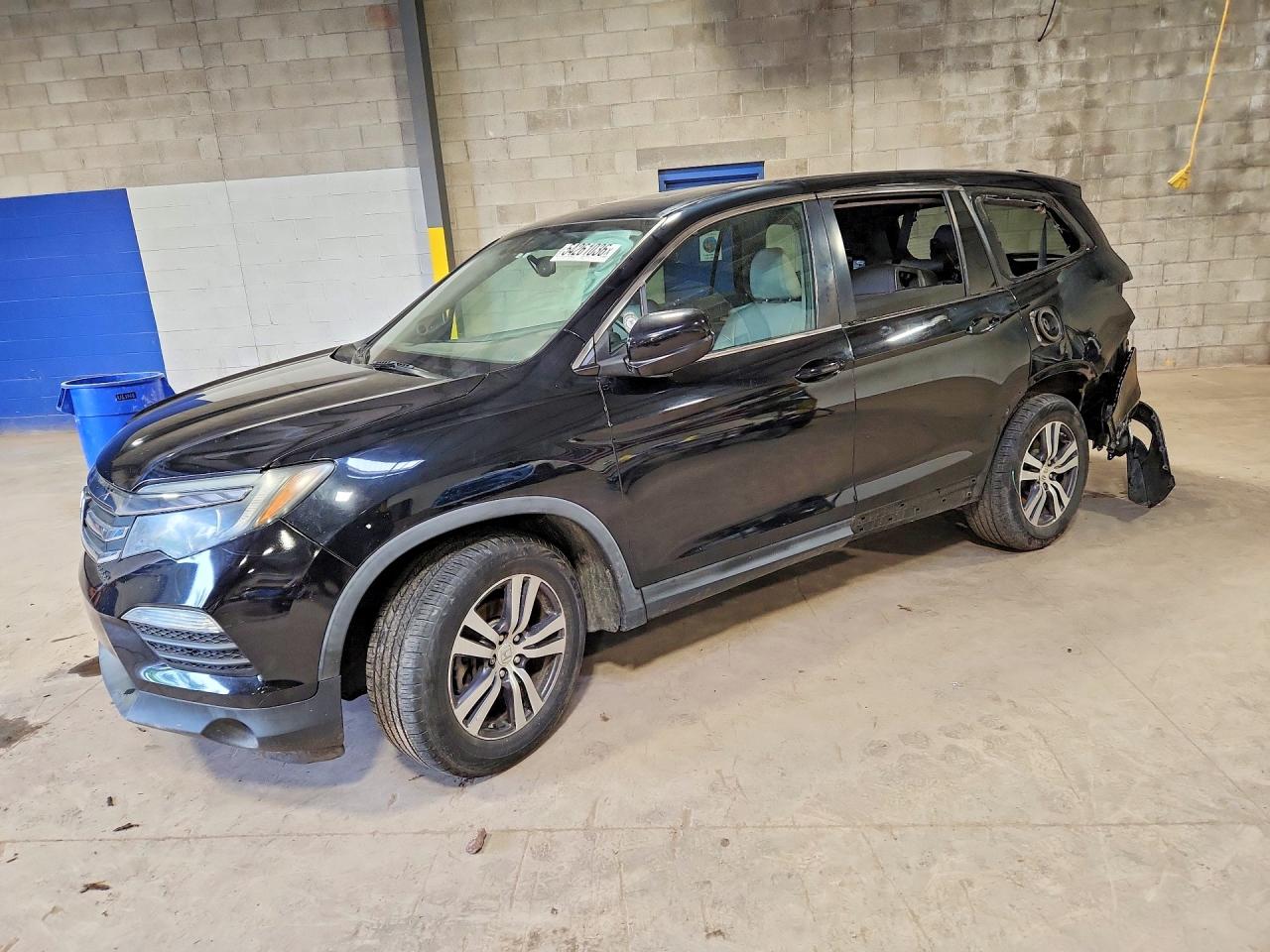 Salvage Honda Pilot Image