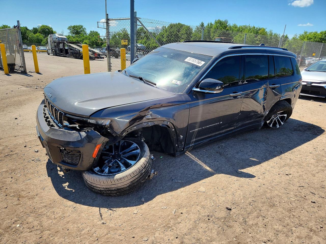 Salvage Jeep Cherokee Image