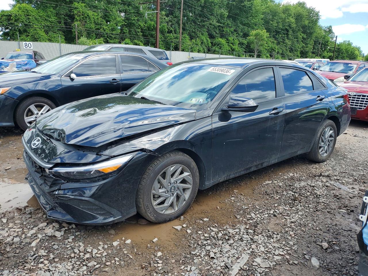 Salvage Hyundai ELANTRA Image