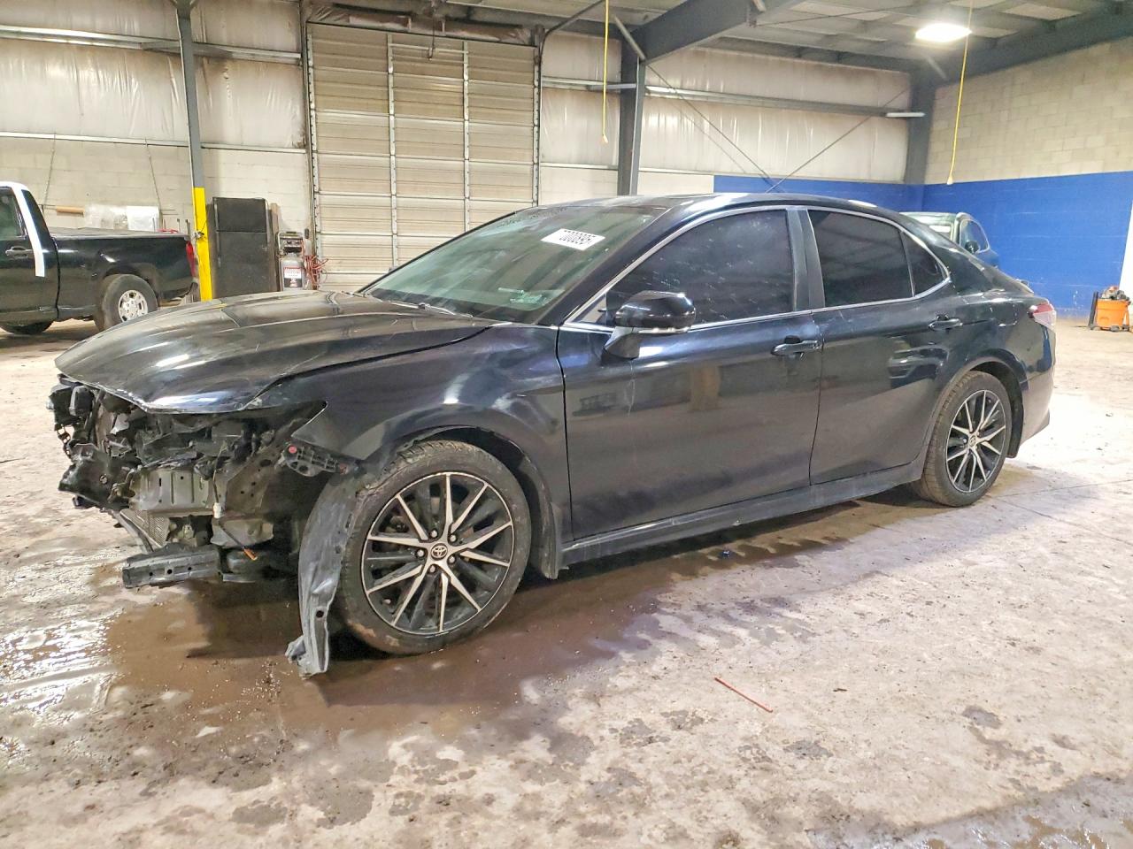 Salvage Toyota Camry Image