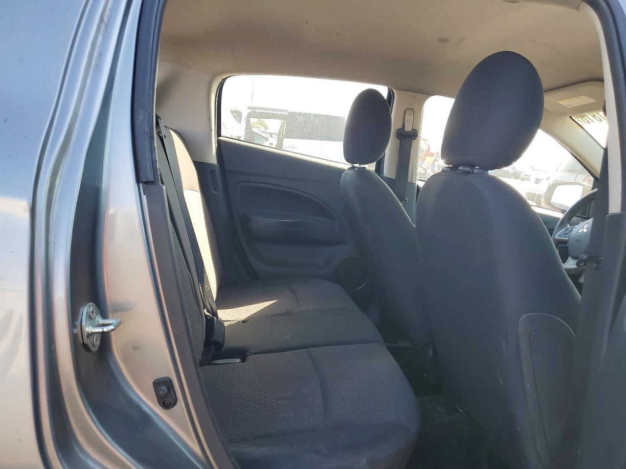 Mitsubishi Mirage Es
