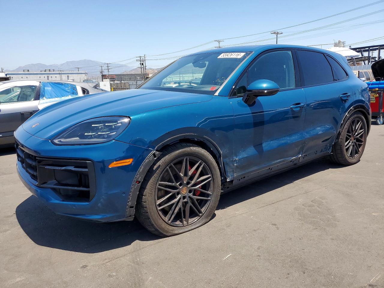 Salvage Porsche Cayenne Image