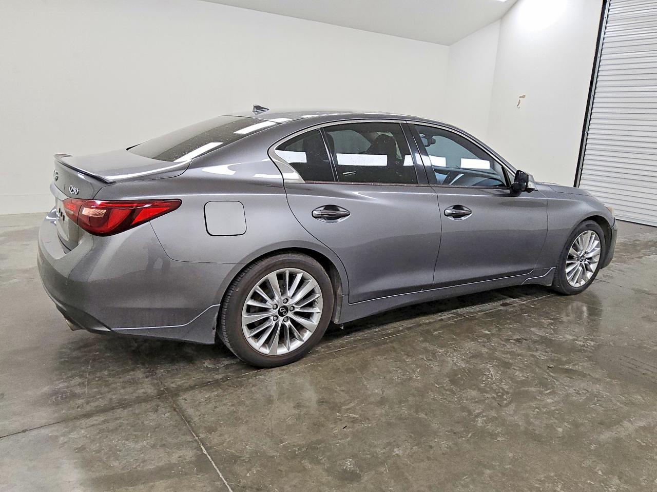 INFINITI Q50 Luxe