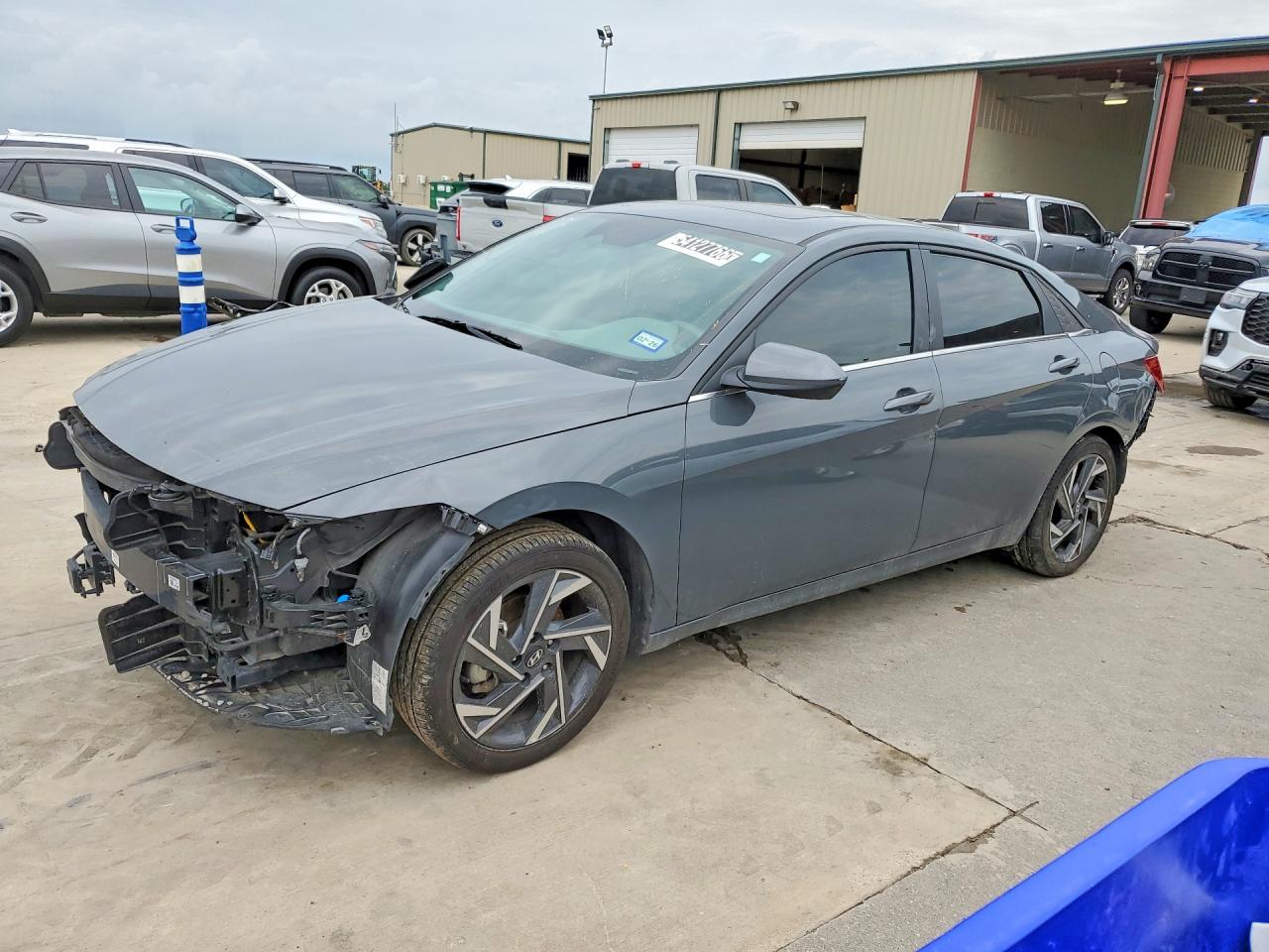 Salvage Hyundai ELANTRA Image