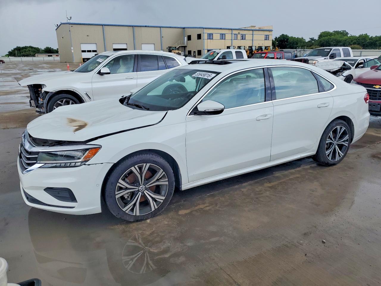 Salvage Volkswagen Passat Image