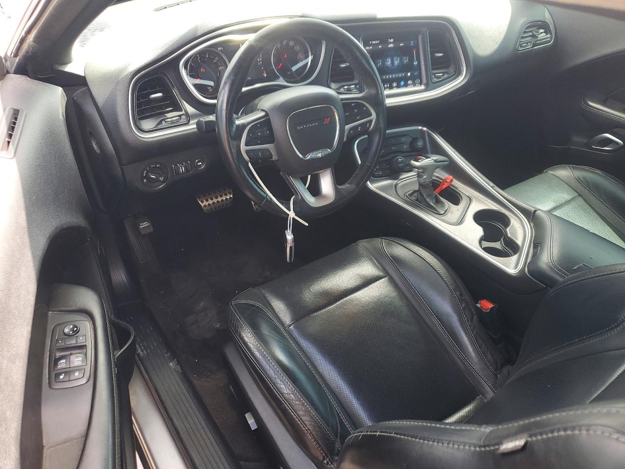 Dodge Challenger Sxt