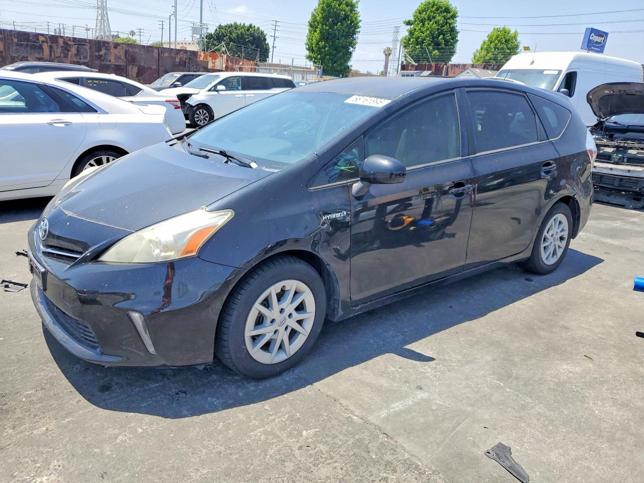 Salvage Toyota Prius Image