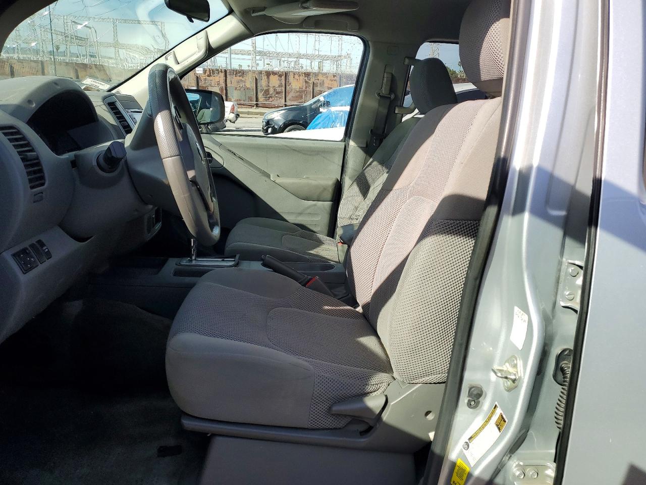 Nissan Frontier Sv