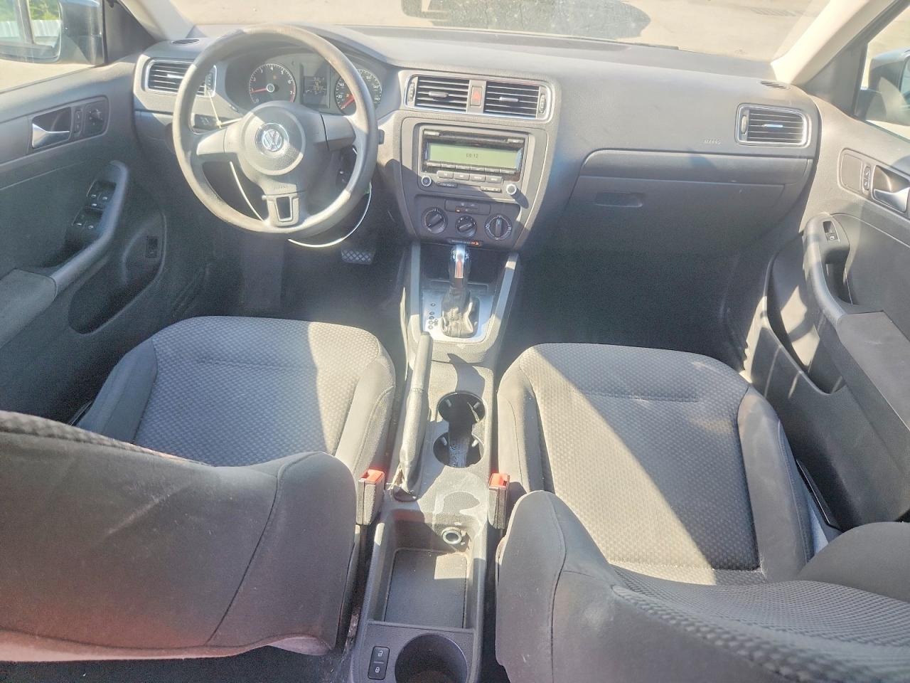 Volkswagen Jetta Base