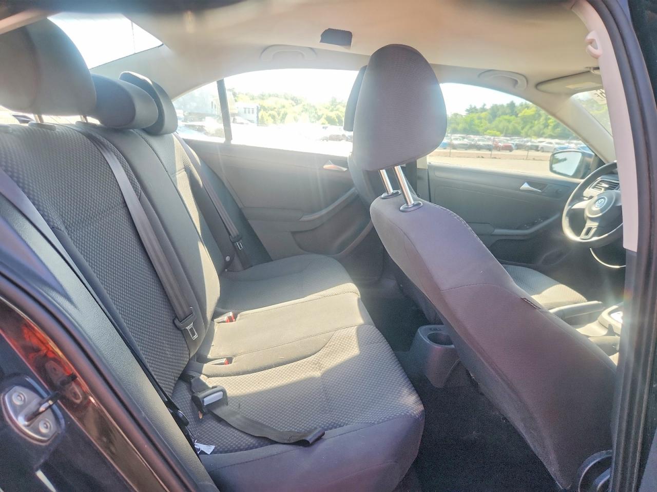 Volkswagen Jetta Base