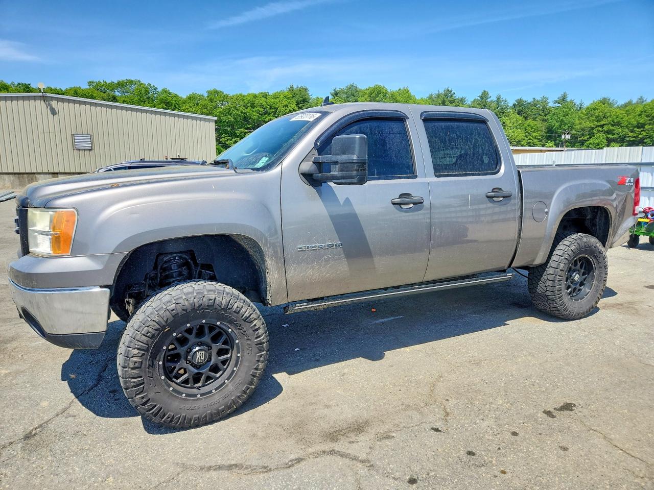 Salvage GMC Sierra Image