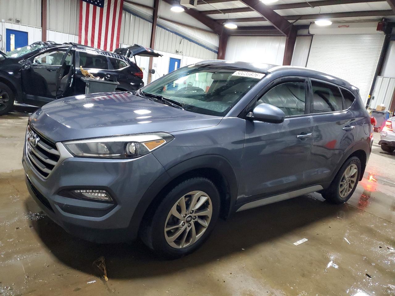 Salvage Hyundai TUCSON Image