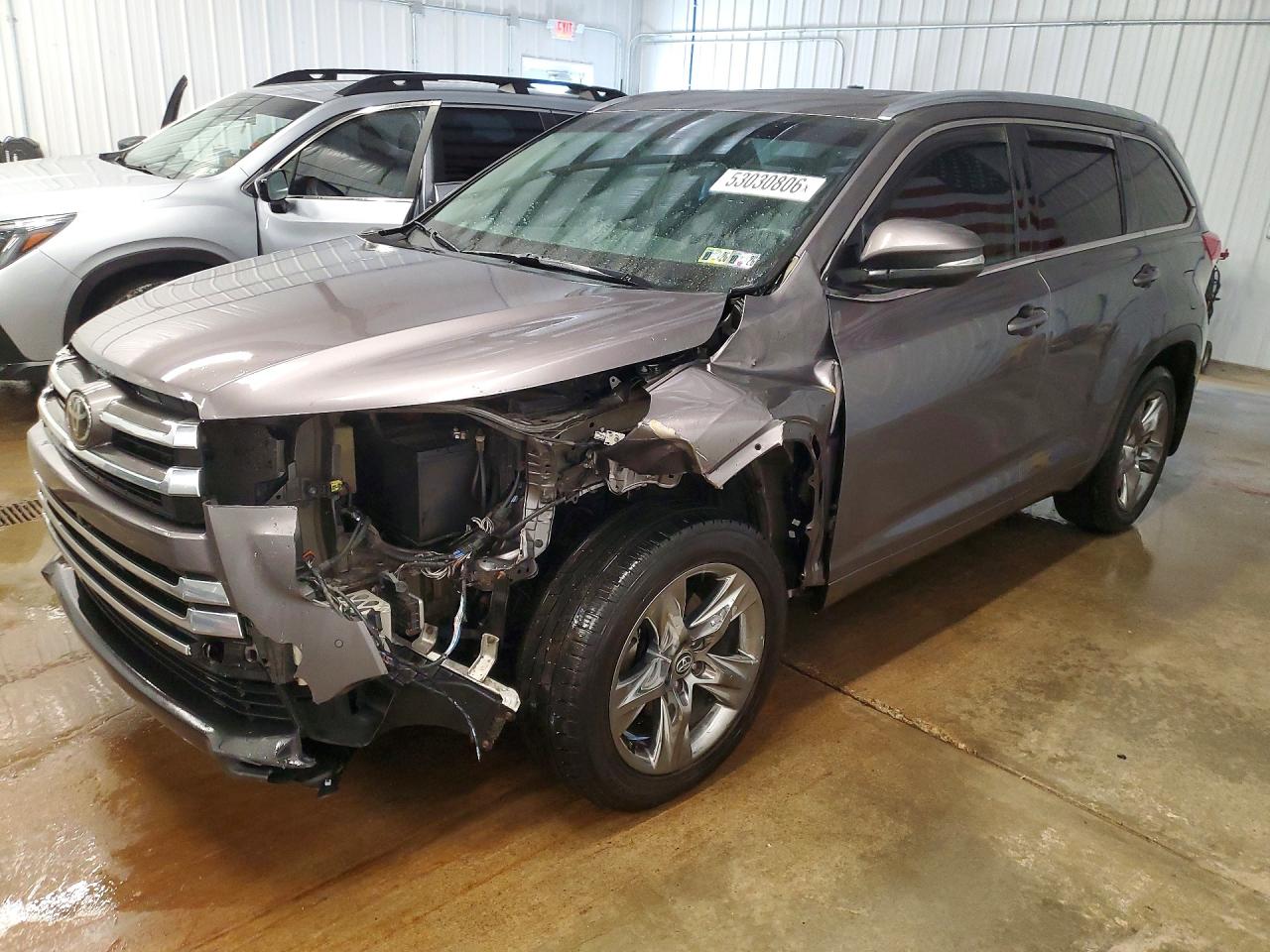 Salvage Toyota Highlander Image