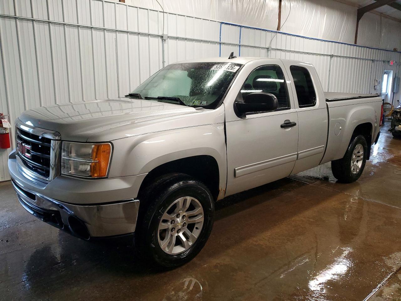 Salvage GMC Sierra Image