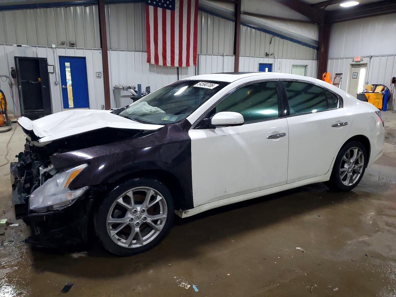 Salvage Nissan Maxima Image