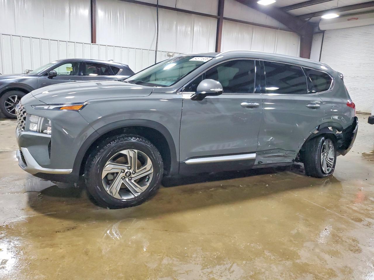 Salvage Hyundai SANTA FE Image