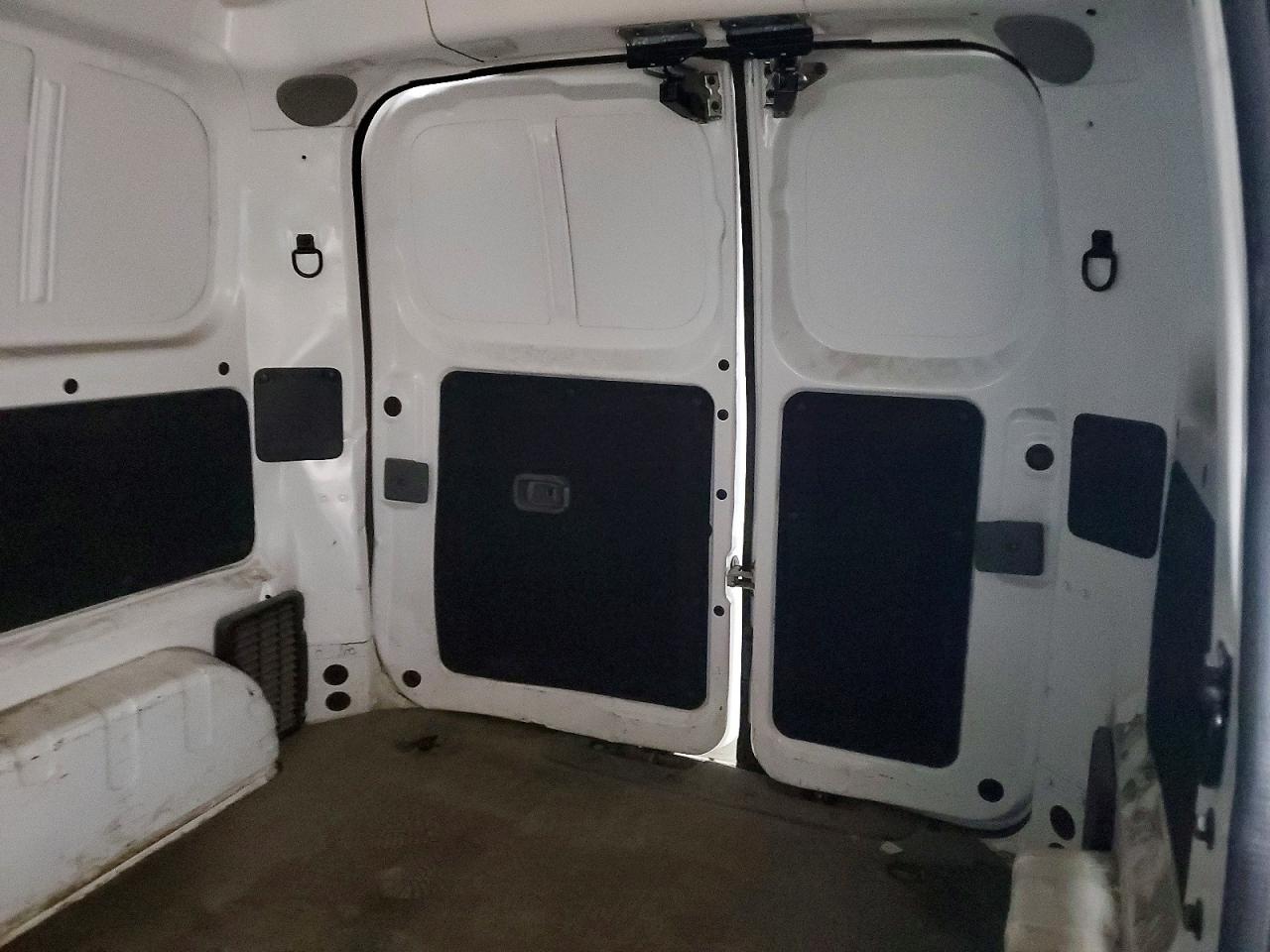 Nissan Nv