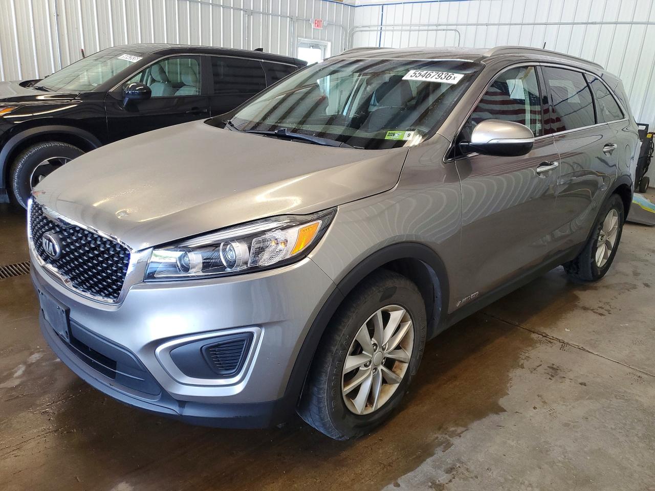 Salvage Kia Sorento Image